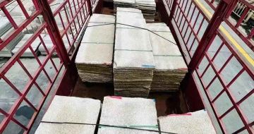 上海 黄金麻花岗岩荔枝面，光面毛板装车完成