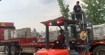 上海 黄金麻冰裂纹，地铺石装车