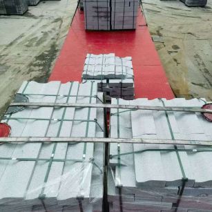 上海 芝麻白仿形加直形路沿石出货日常