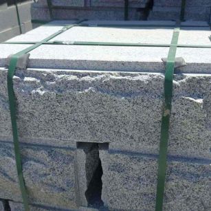 上海 芝麻白花岗岩自然面成品