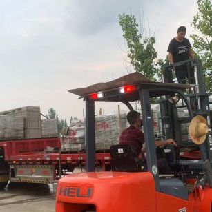 上海 黄金麻冰裂纹，地铺石装车