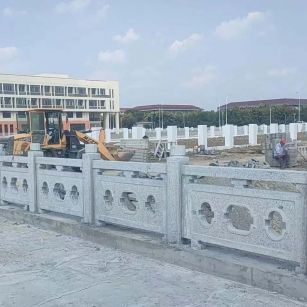 上海 白麻花岗岩荔枝面河道栏杆