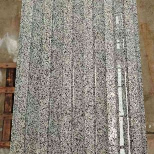 上海 芝麻白花岗岩荔枝面雕刻盲道，盲条