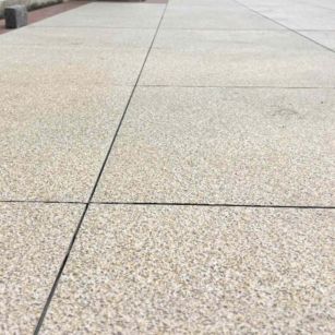 上海 黄金麻花岗岩石板材荔枝面地面铺装效果