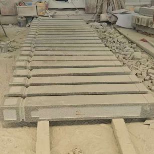 上海 芝麻白异形加工雕刻-栏杆大柱，方柱