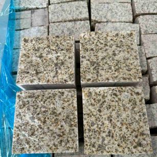 上海 黄金麻花岗岩自然面小方块，弹石，马蹄石等