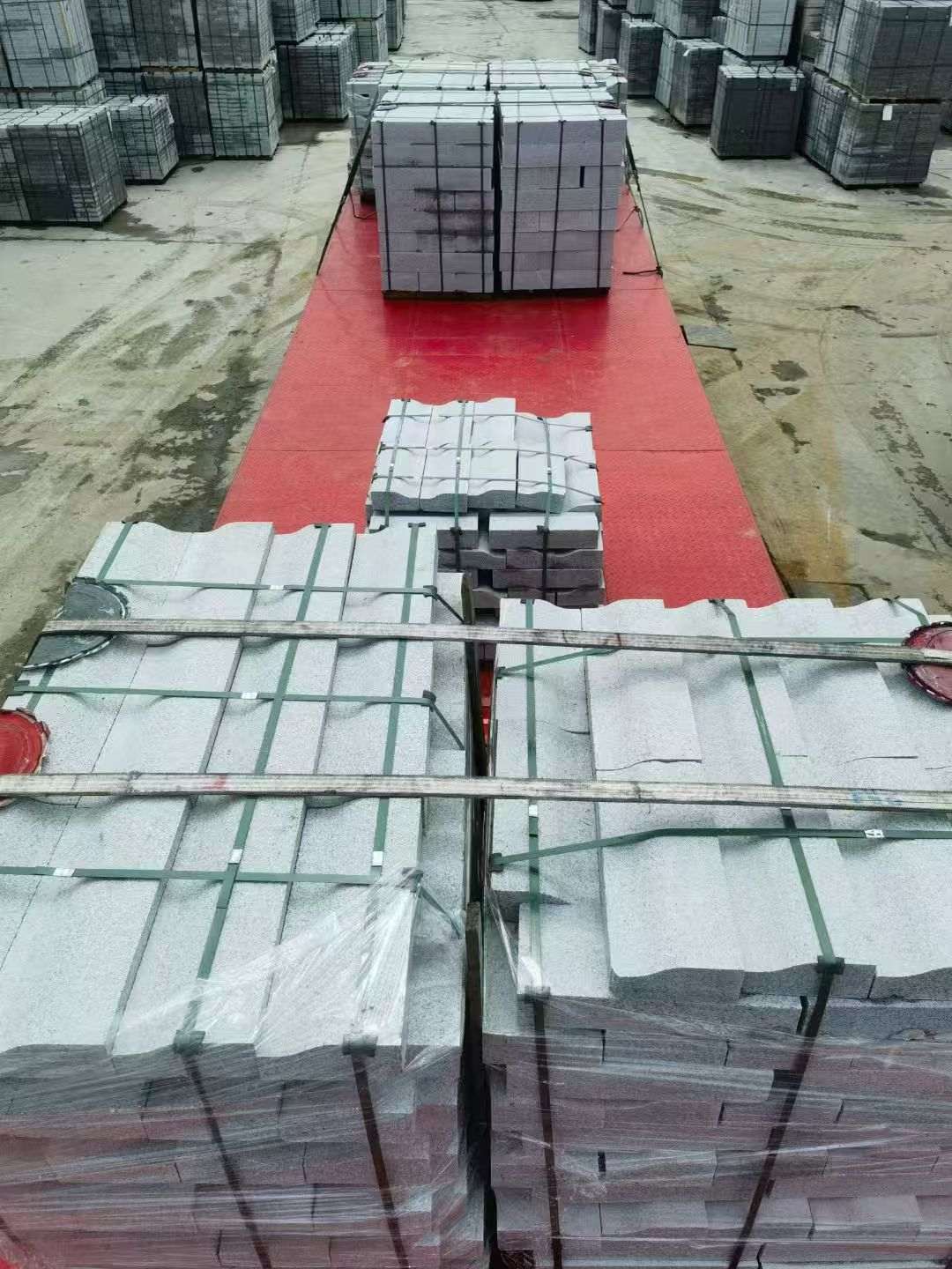 上海 芝麻白仿形加直形路沿石出货日常