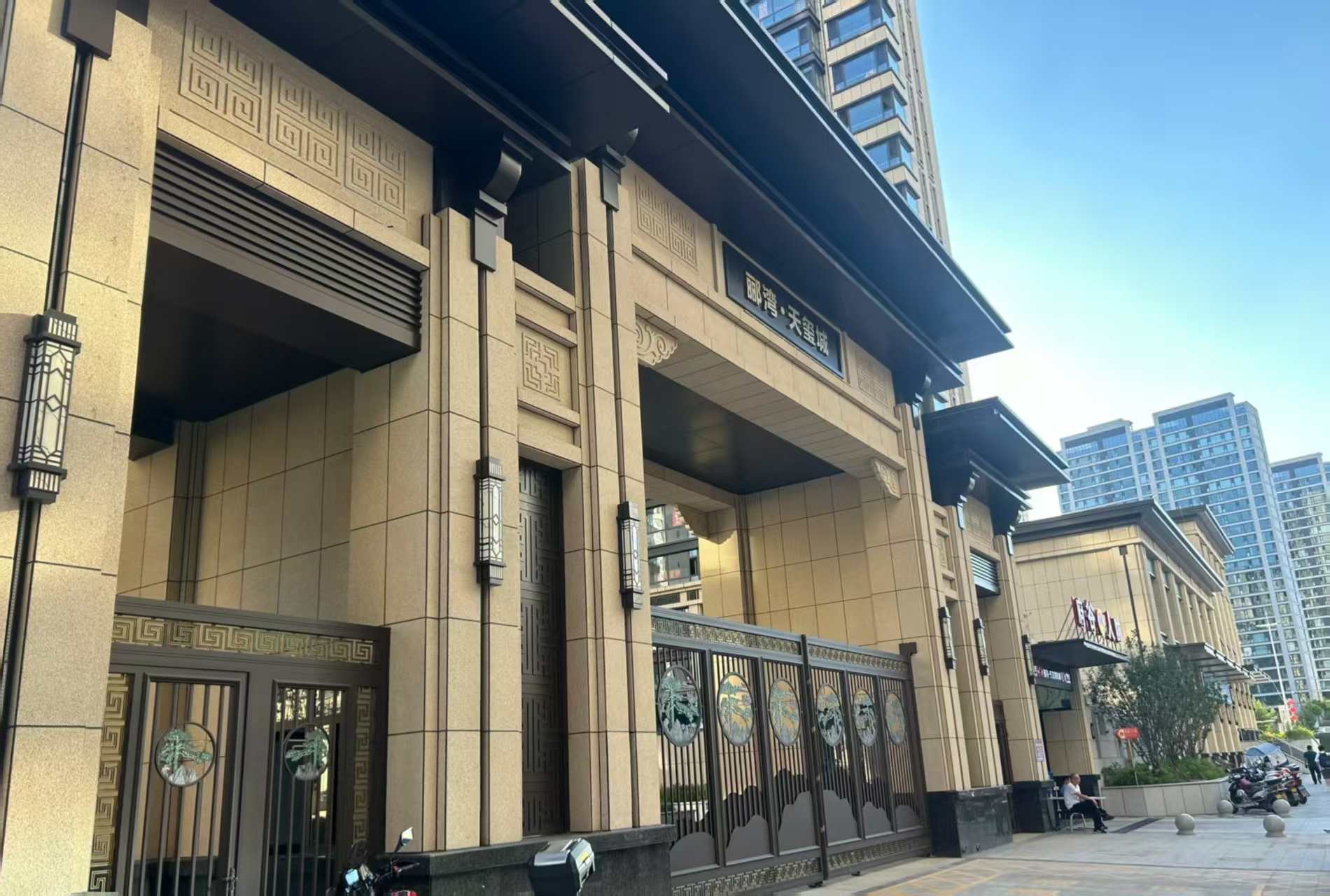 上海 黄金麻花岗岩荔枝面小区门楼外墙干挂