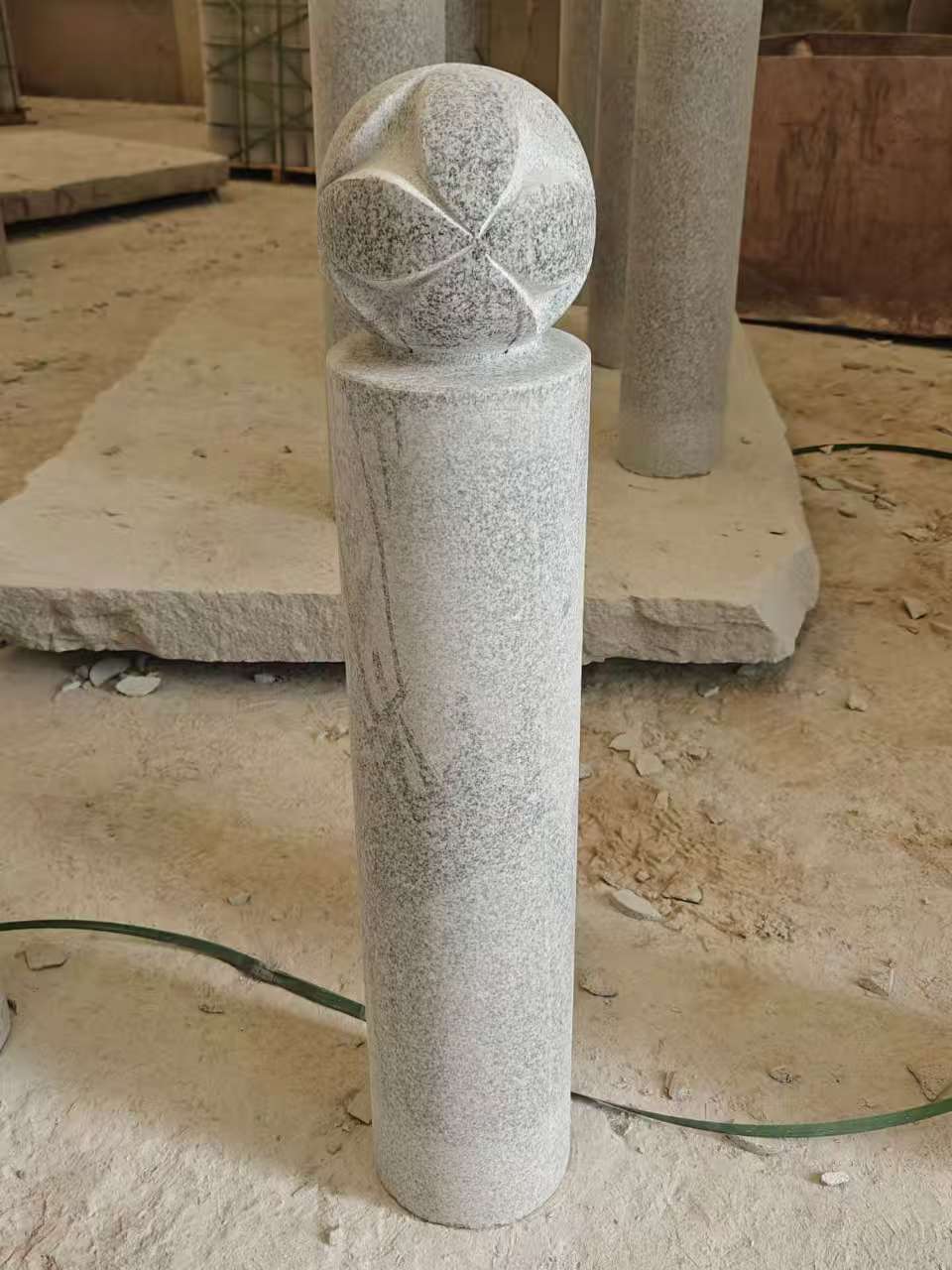 上海 芝麻白花岗岩石材挡车石柱、停车柱、圆柱挡车柱、方柱挡车柱等