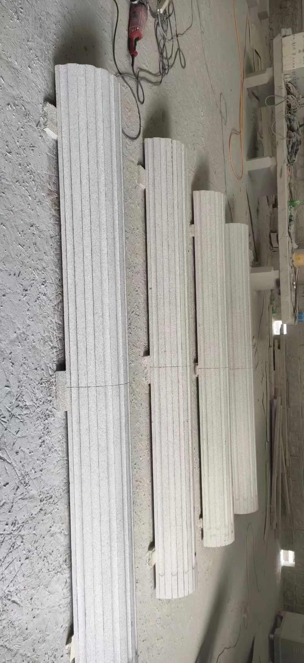 上海 花岗岩厂家带你看白麻花岗岩门楼大柱柱皮