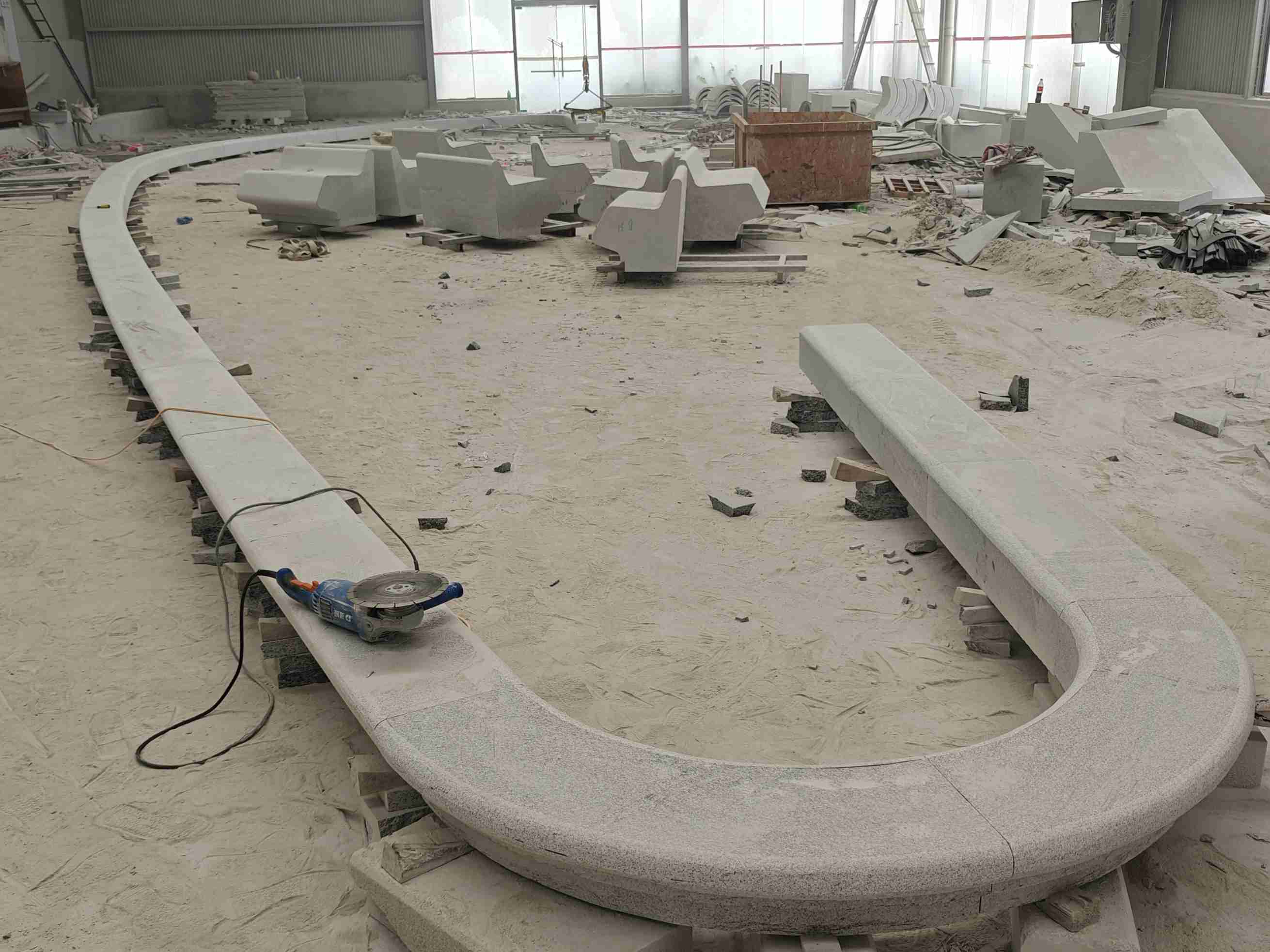 上海 芝麻白花岗岩弧形花坛石，坐凳石