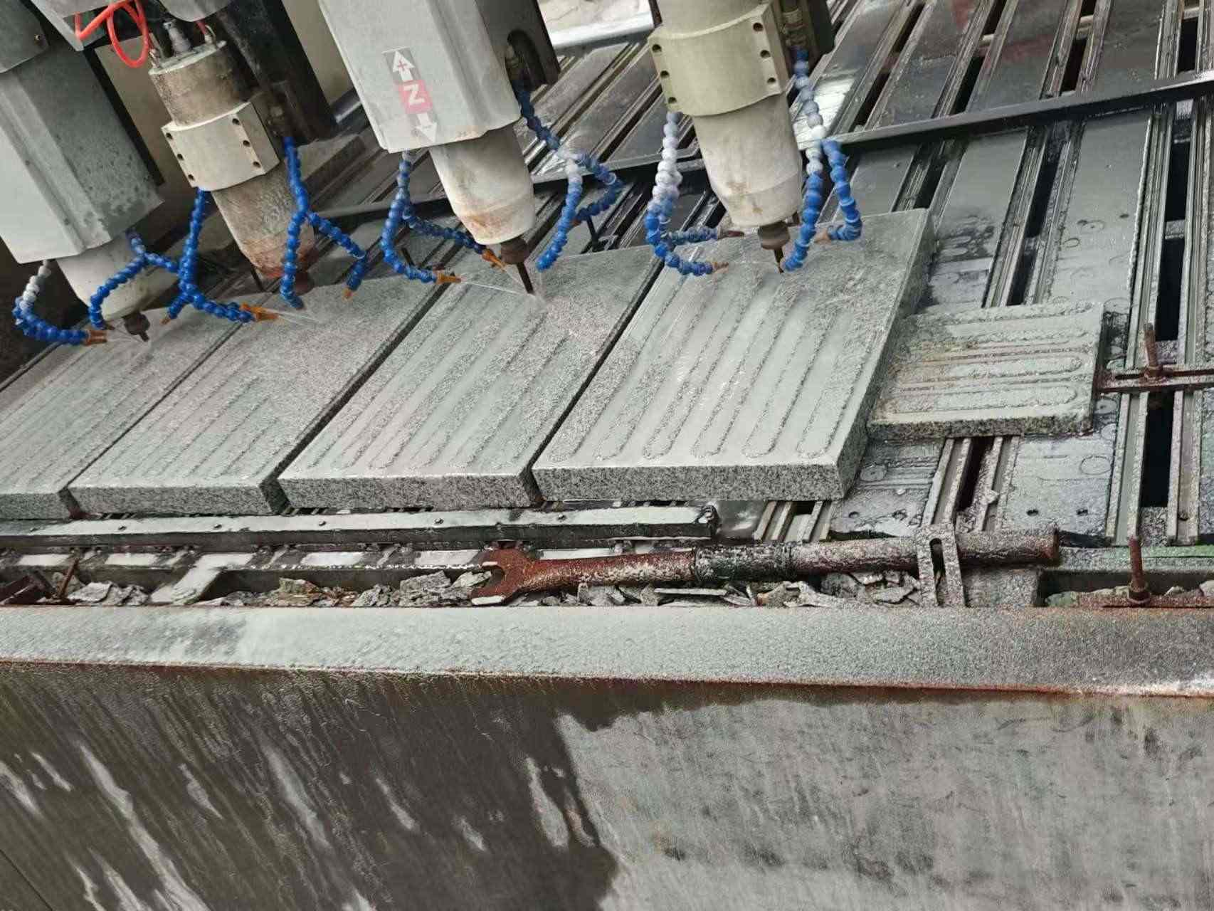 上海 芝麻白花岗岩荔枝面盲道雕刻