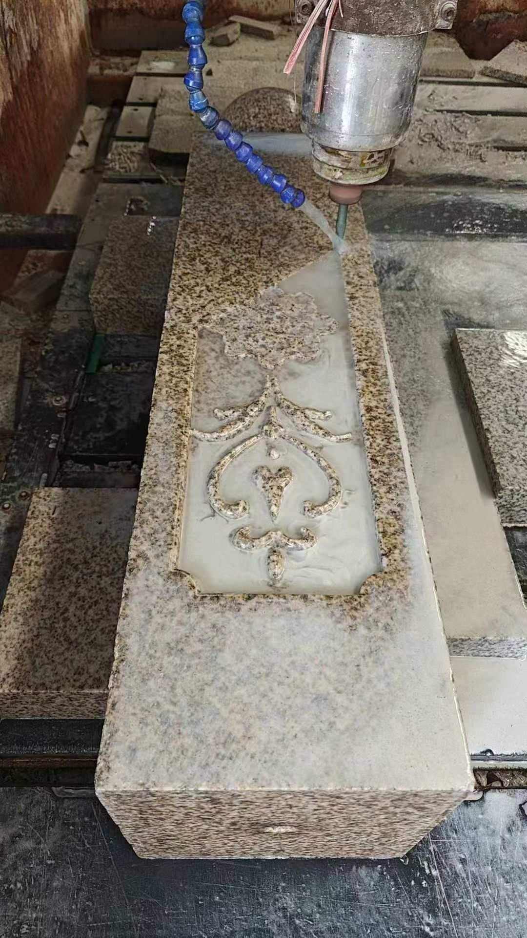 上海 黄金麻花岗岩异形加工雕刻栏杆大柱