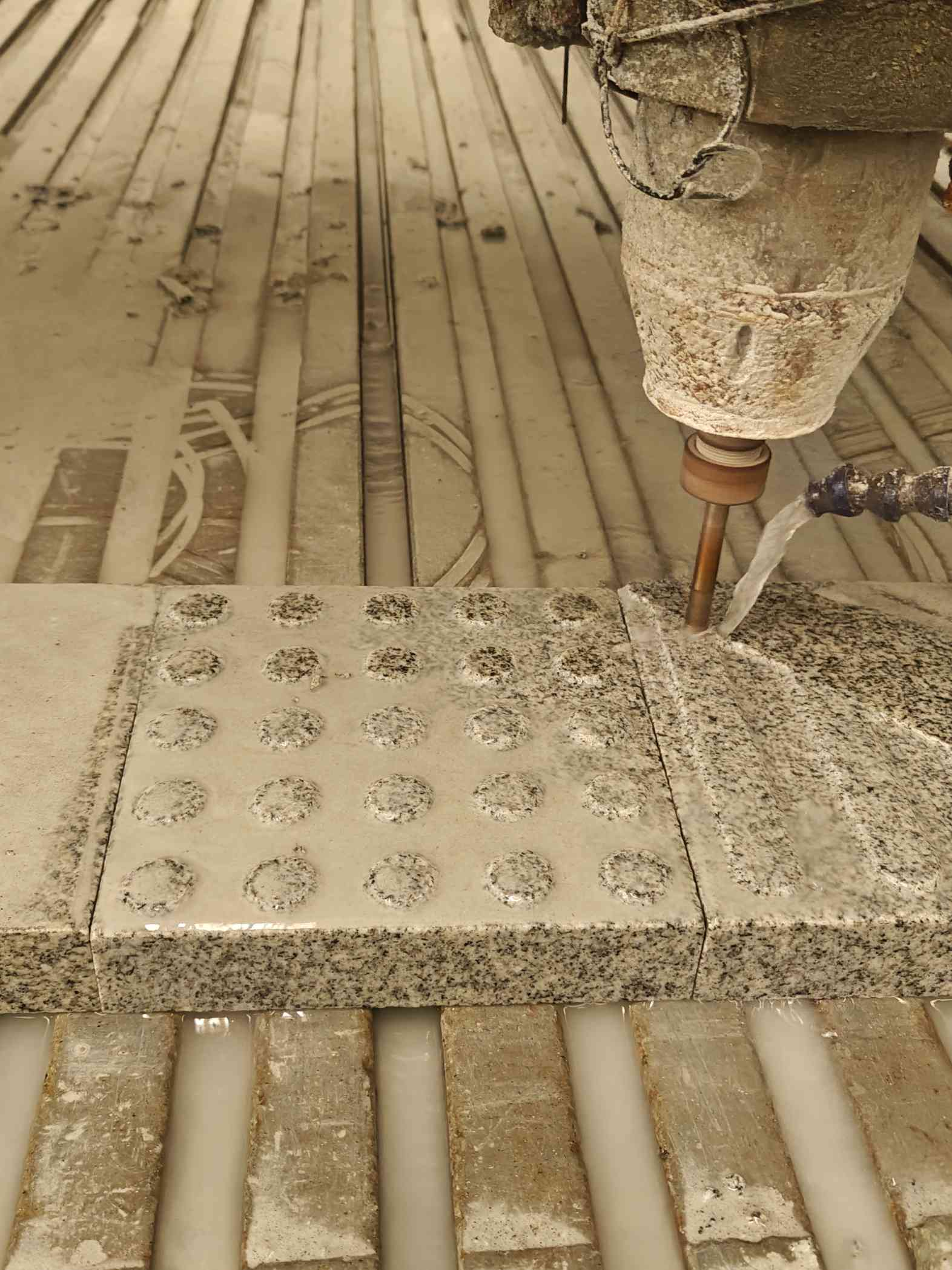 上海 芝麻白花岗岩石材盲人石、盲道石、盲点石