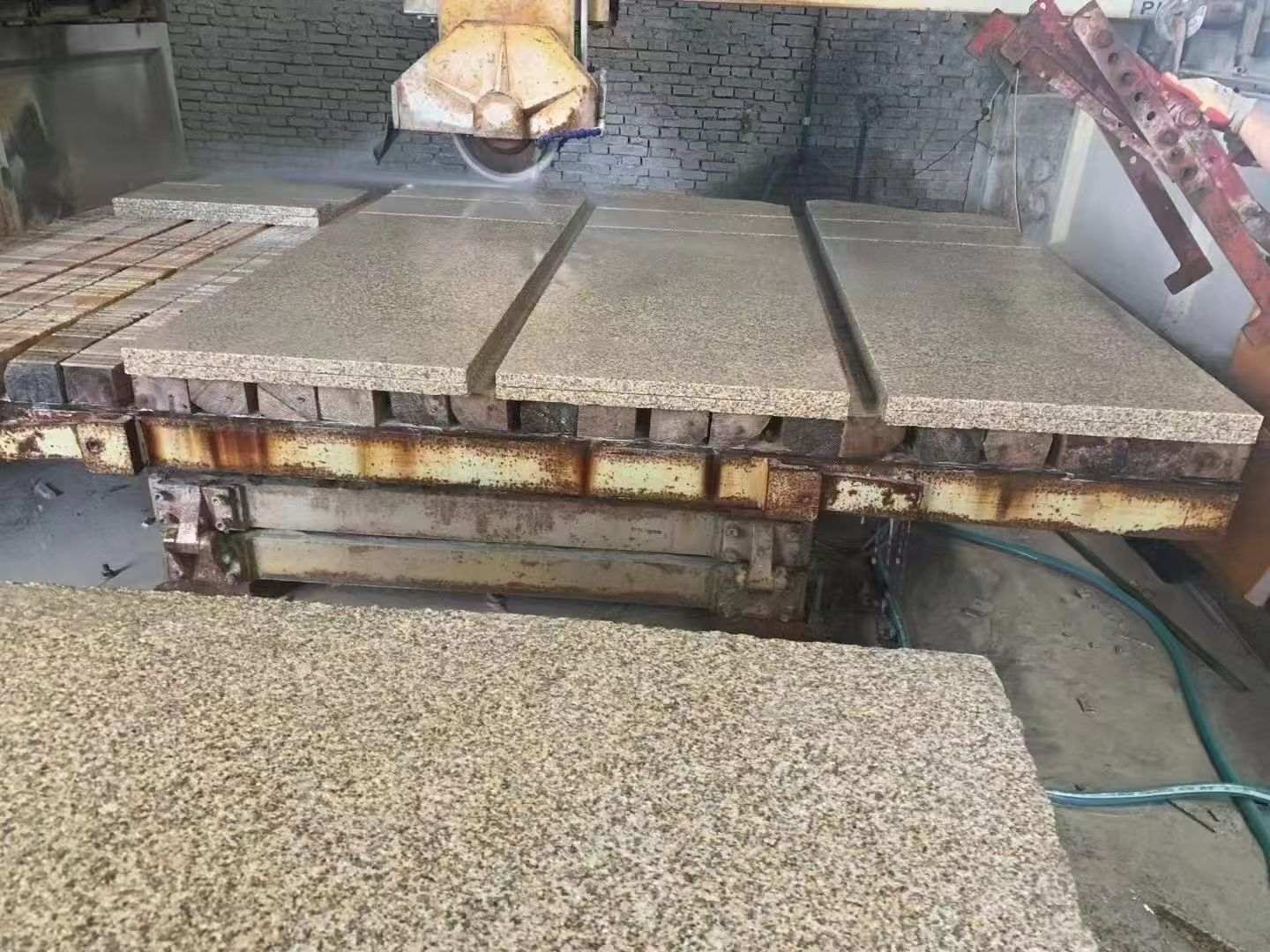 上海 黄金麻荔枝面成品板加工