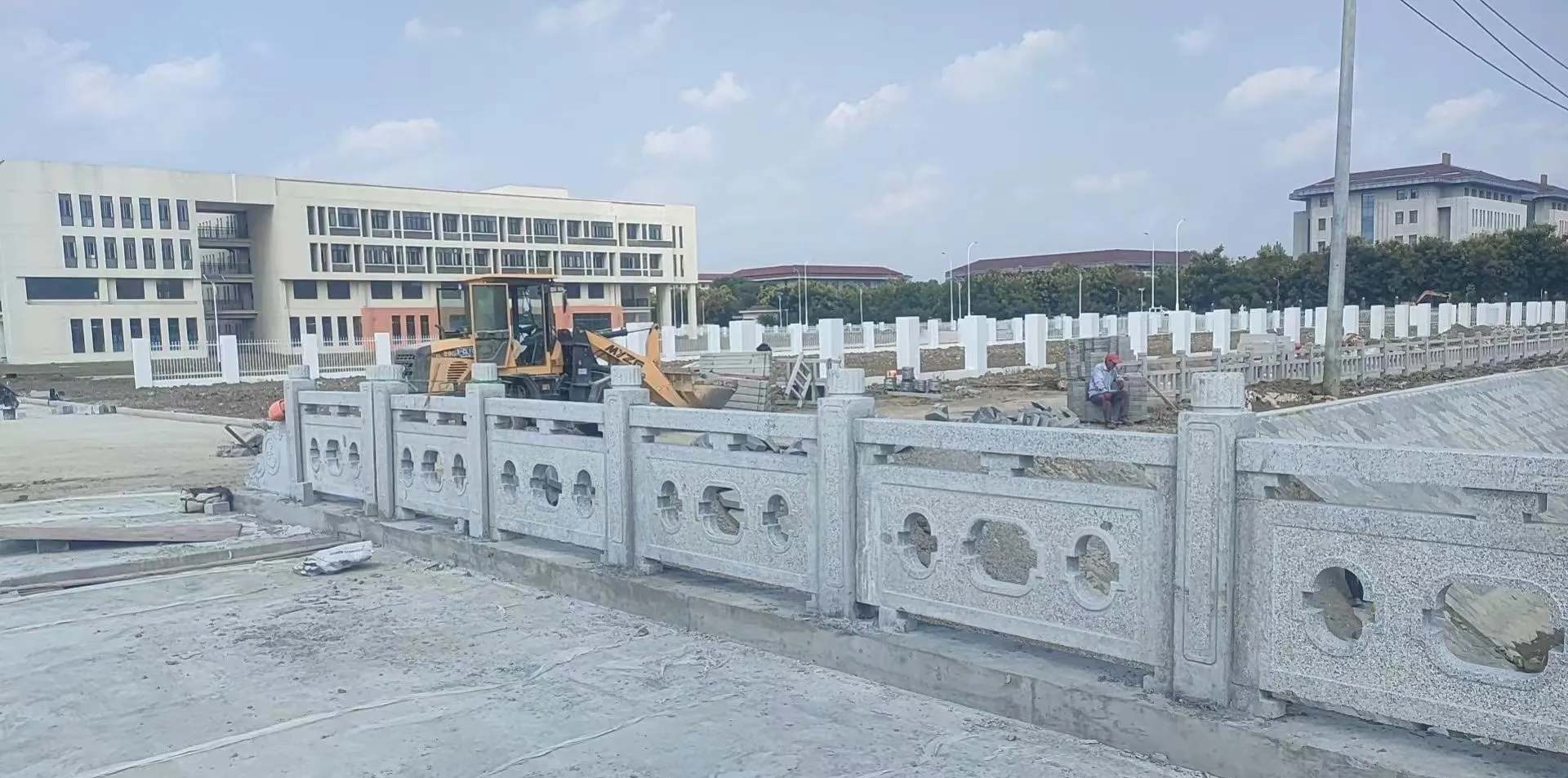 上海 白麻花岗岩荔枝面河道栏杆