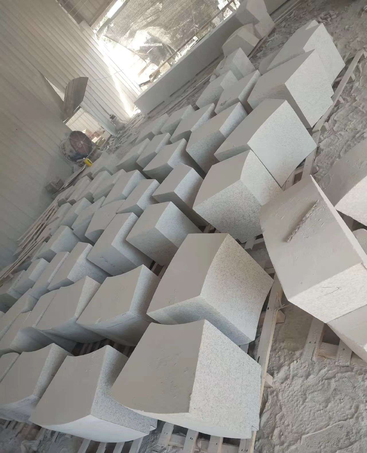 上海 白麻花岗岩异形坐凳