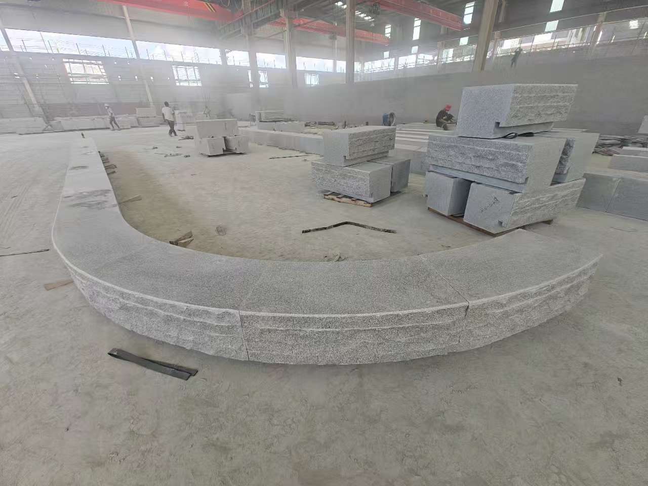 上海 芝麻白异形坐凳，自然面光面弧形加工