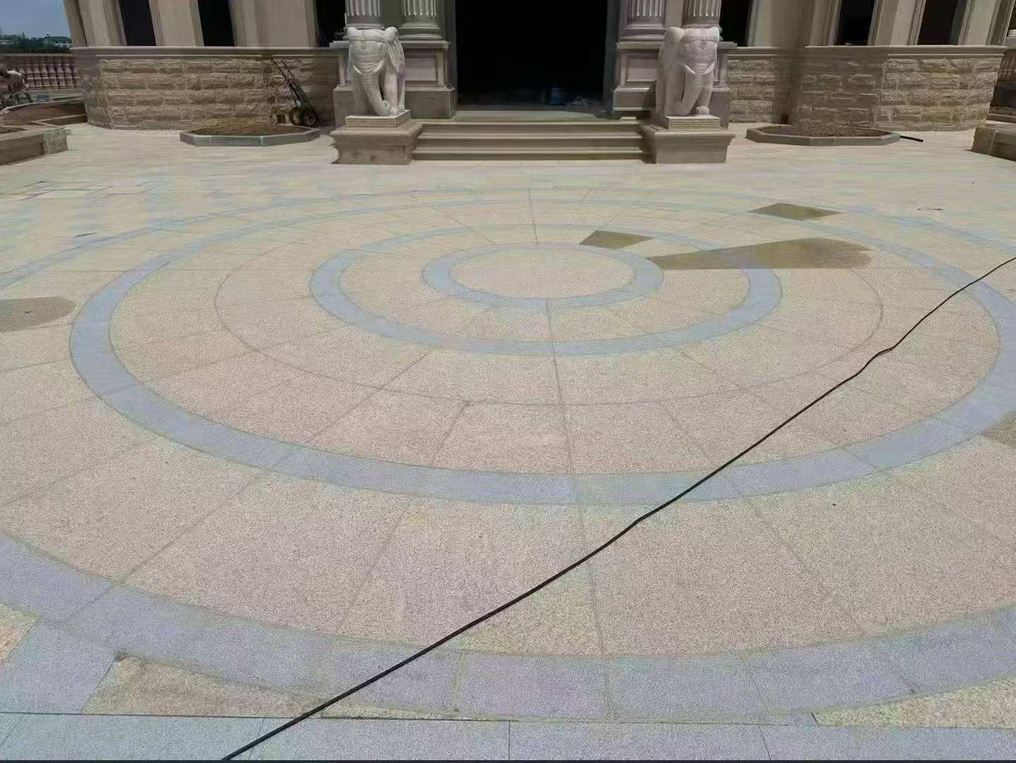 上海 黄金麻芝麻灰花岗岩石材地铺拼接效果