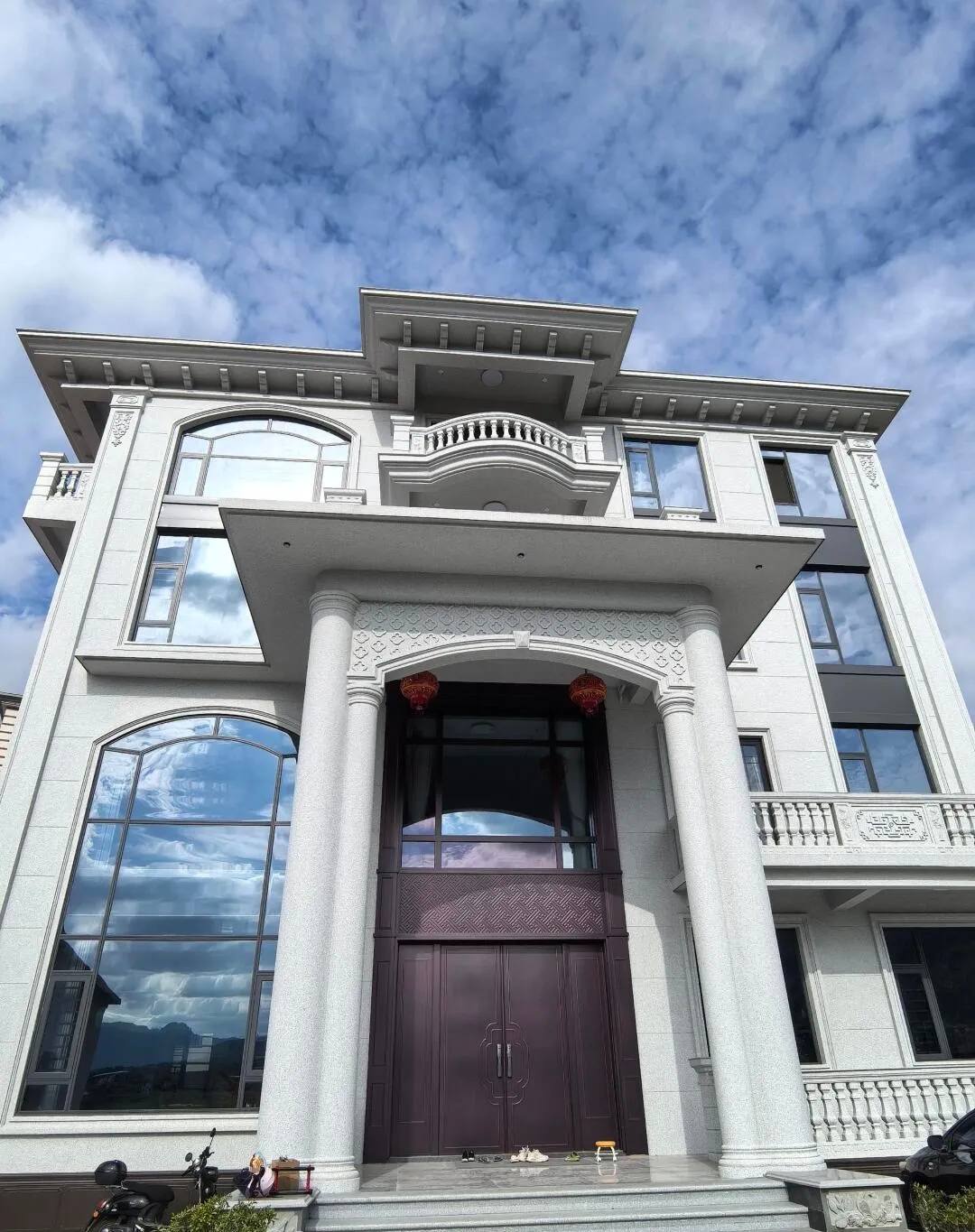 上海白麻别墅外墙干挂石材效果示例