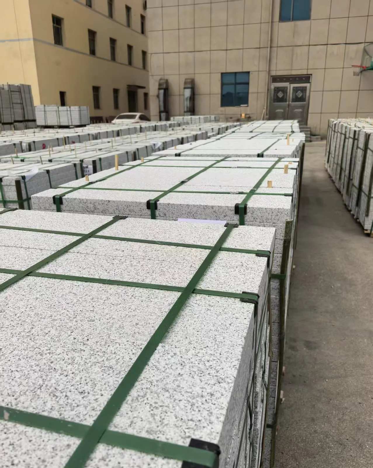 上海 白麻花岗岩5.0公分荔枝面地铺石