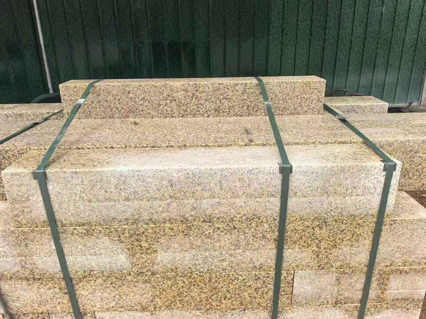 上海 黄金麻花岗岩石材机切面栏杆料半成品