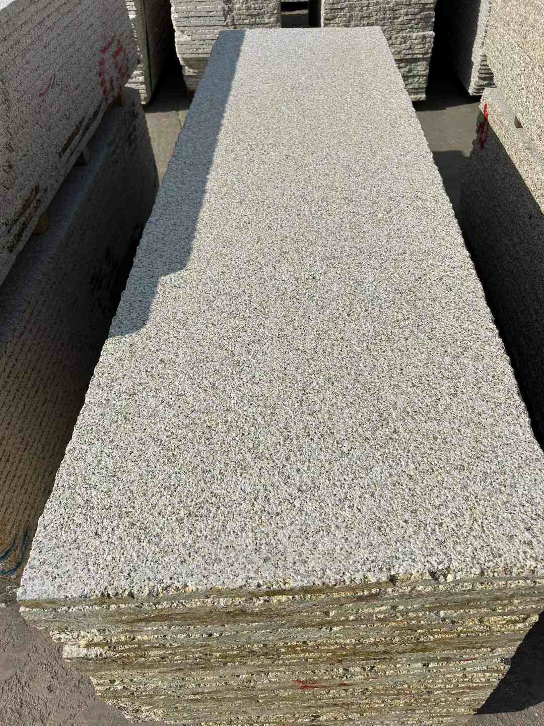 上海 黄金麻花岗岩荔枝面毛板，半成品