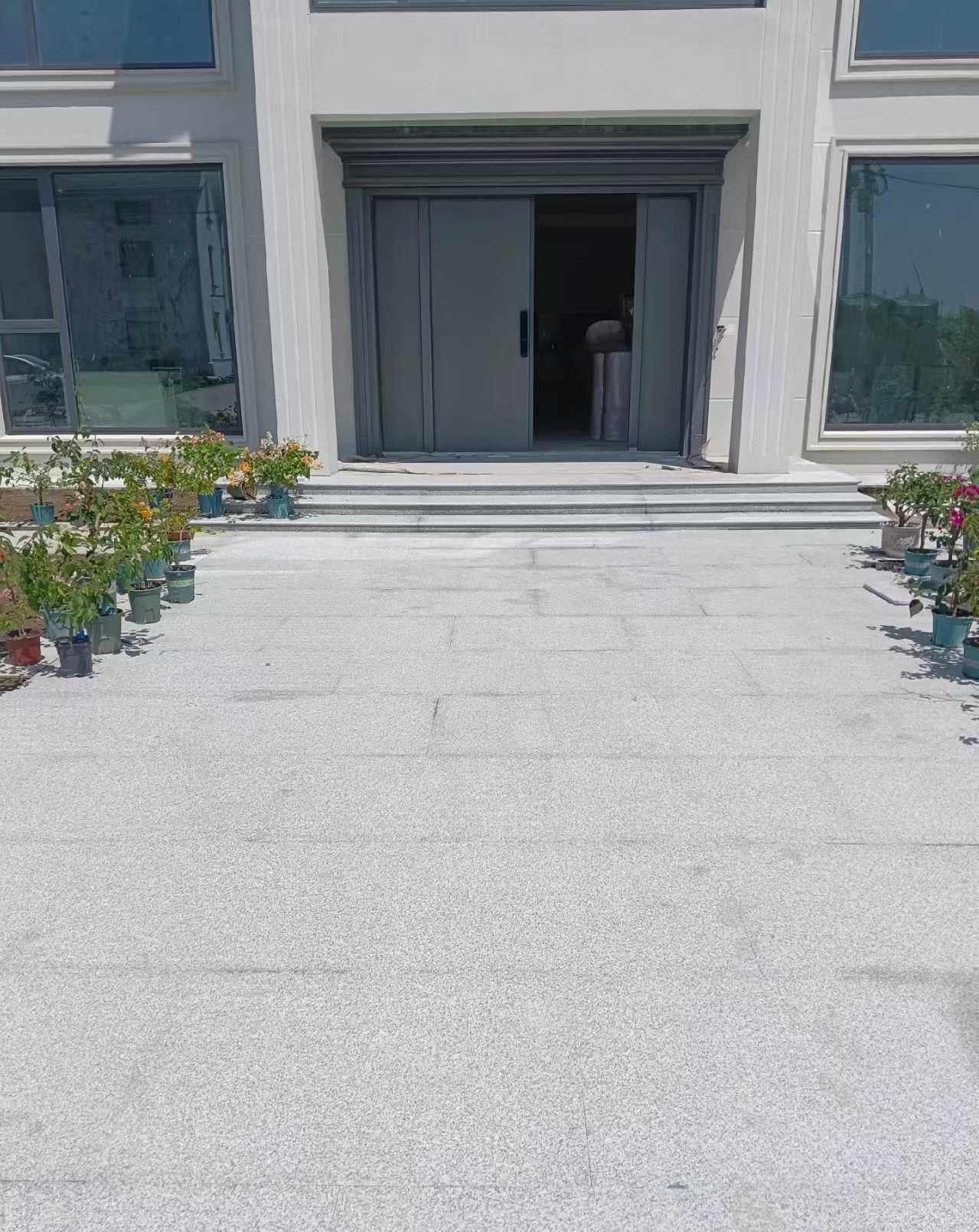 上海 芝麻白花岗岩地铺石地面铺装