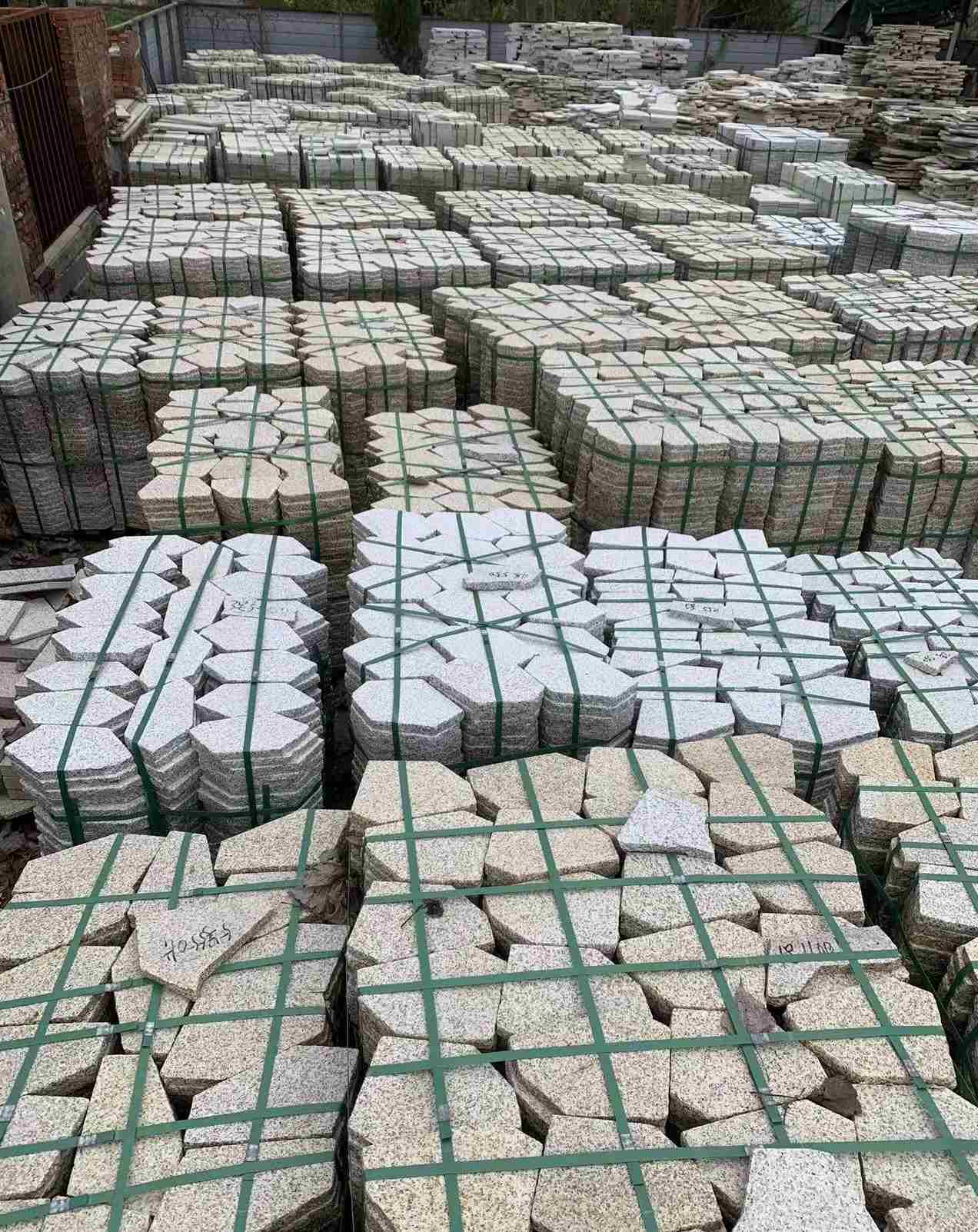 上海 黄金麻白麻花岗岩荔枝面地铺石(冰裂纹)