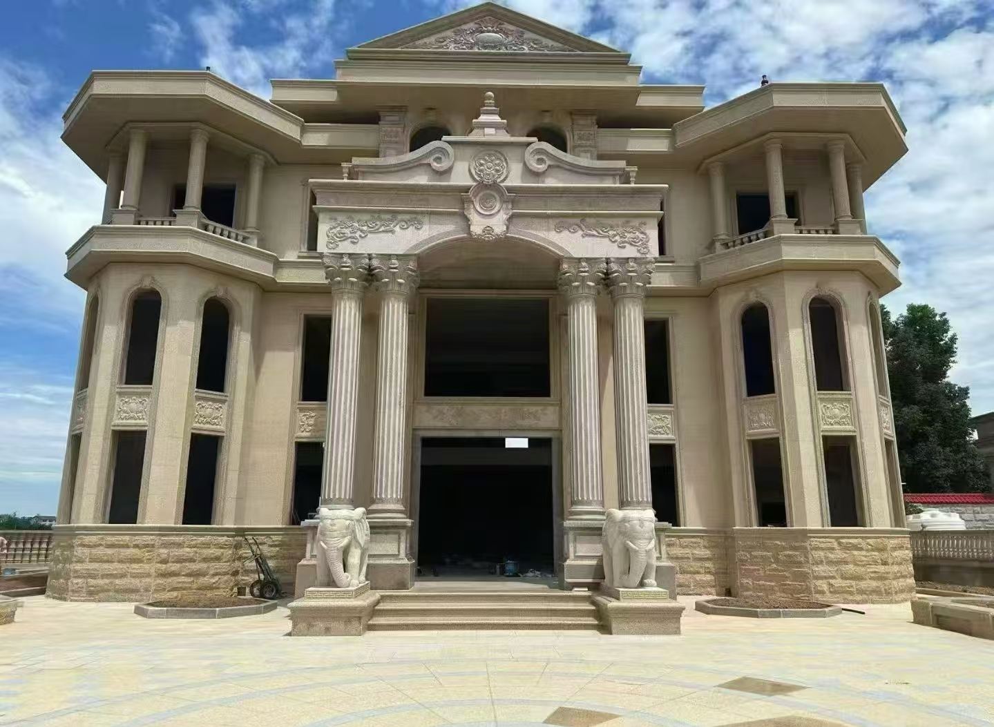 上海 黄金麻别墅外墙干挂，大柱，大象，蘑菇石，雕花板