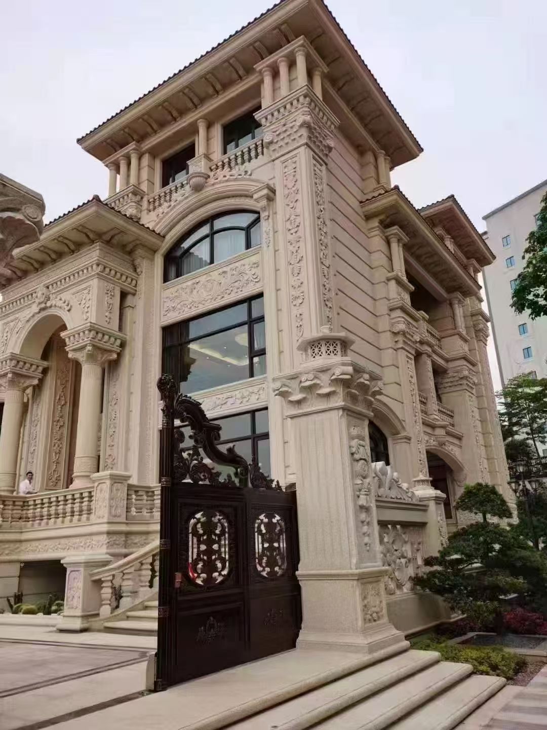 上海 黄金麻花岗岩别墅外墙干挂效果展示