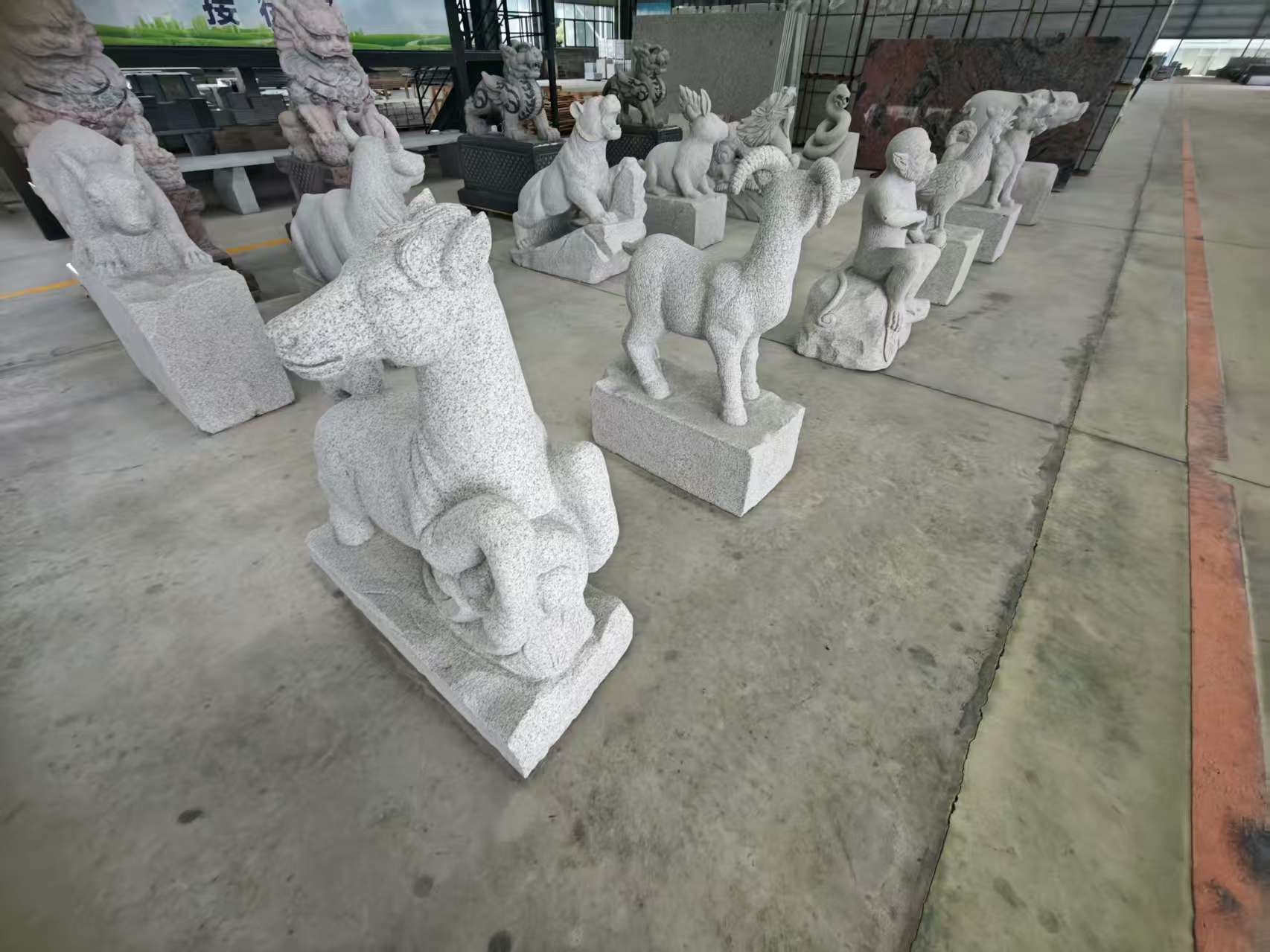 上海 芝麻白花岗岩造型立体雕刻——十二生肖