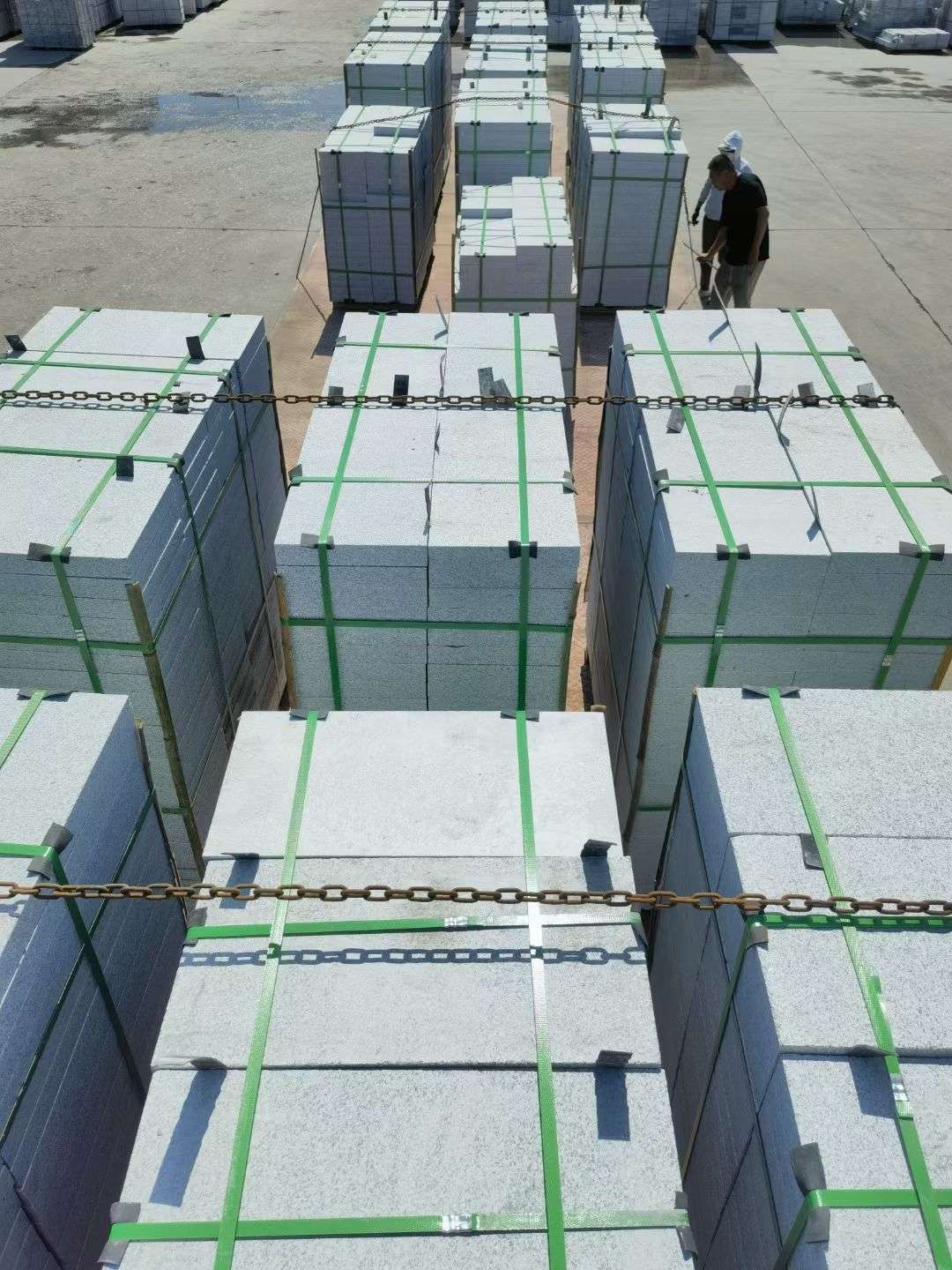 上海 芝麻白花岗岩5公分地铺石 花岗岩厂家工厂装车日常